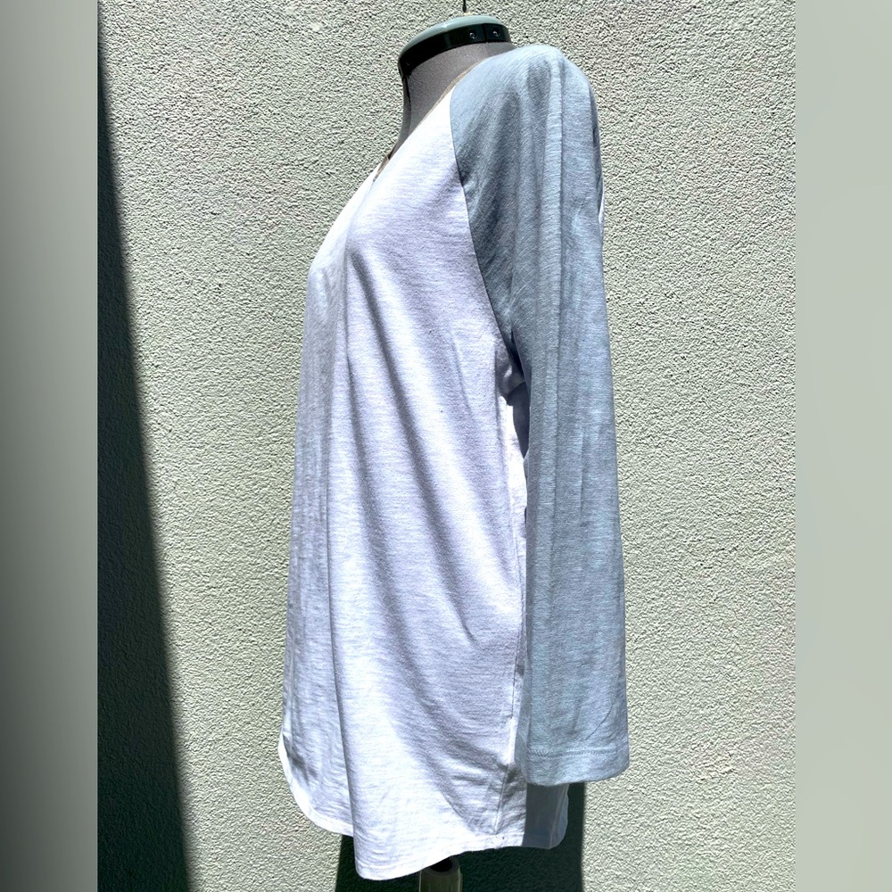 The Gap collarless Optic White & Grey women’s Baseballl T-shirt size medium - Picture 2 of 4